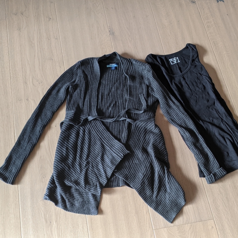 Maternity cardigan and short sleeve t-shirt